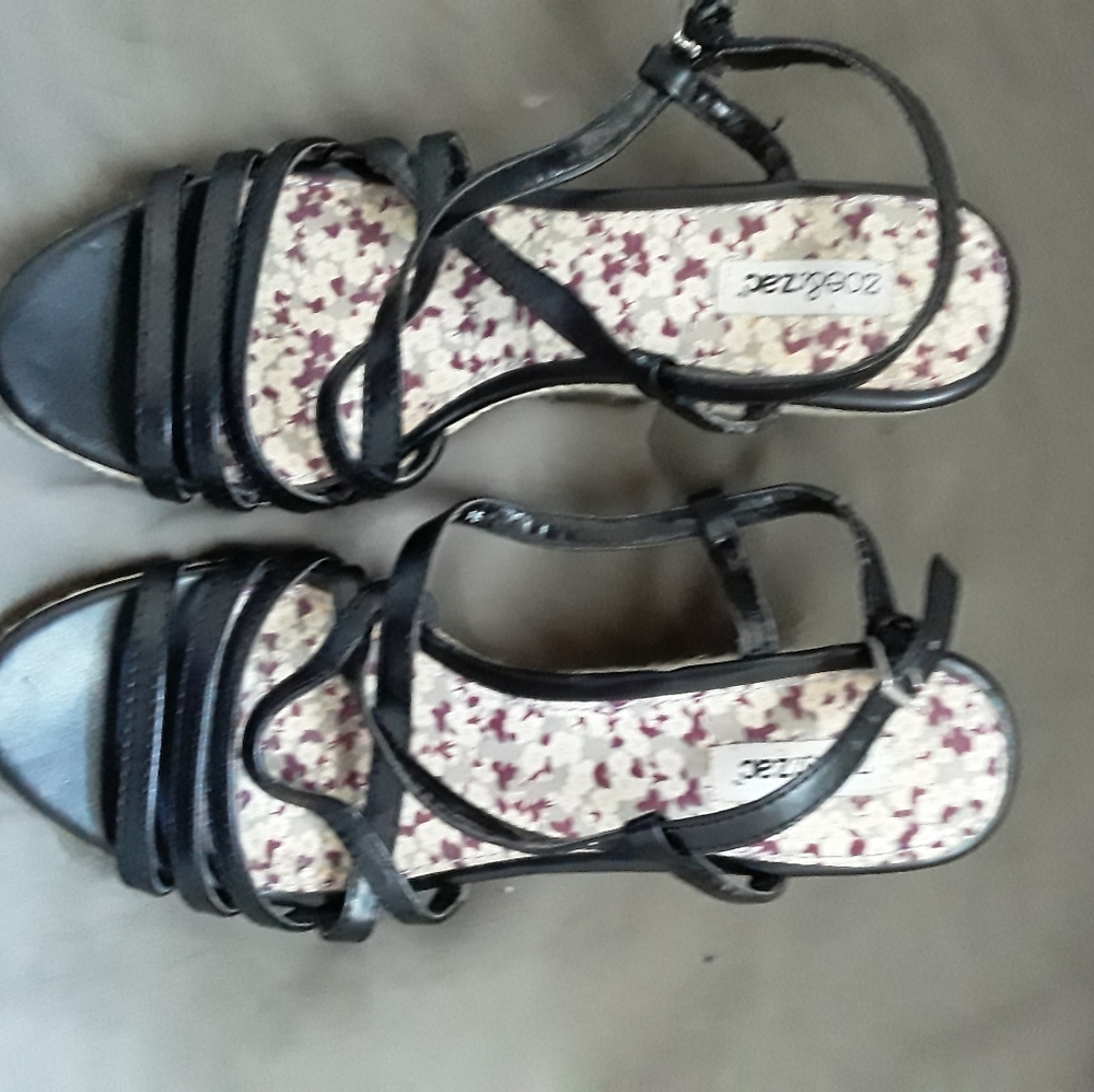 LIKE NEW! Black and beige wedges